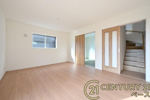 ファーストタウン別所町 ３号棟 ／新築一戸建の内観：施工例|■窓ガラスは紫外線７６％カットで安心のLOW-Eペアガラスを採用！結露防止にも効果的です！■