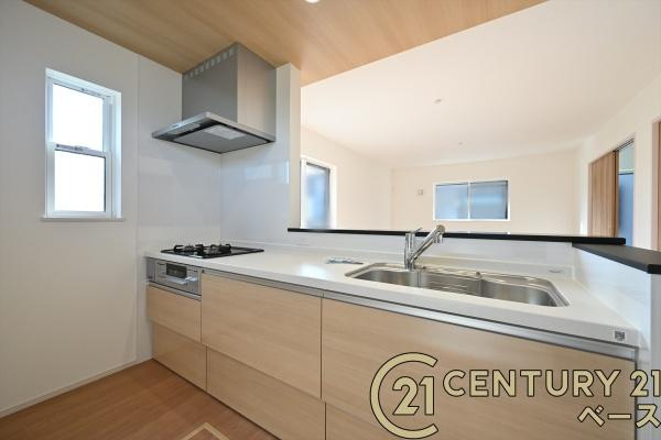 ファーストタウン別所町 ３号棟 ／新築一戸建の内観：施工例|■静音シンク、人工大理石天板のシステムキッチンは浄水機能付です！■