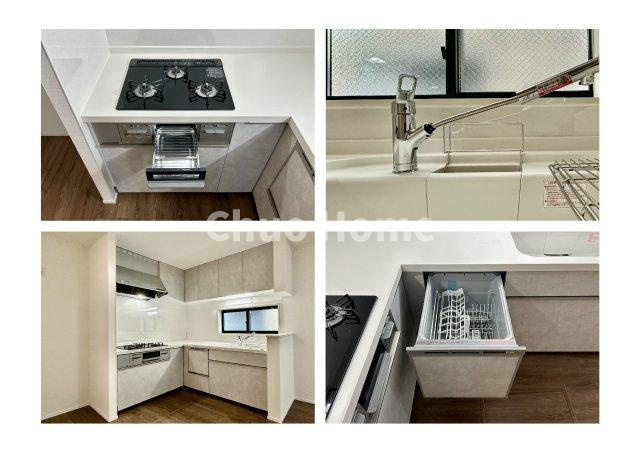 葛飾区青戸8丁目新築分譲住宅のキッチン|【システムキッチン】ワイドで収納豊富な使い勝手の良いシステムキッチンには、食洗器や伸縮タイプのキッチン水栓、三ツ口コンロ・魚焼きグリルなどの便利な設備が標準完備されています。