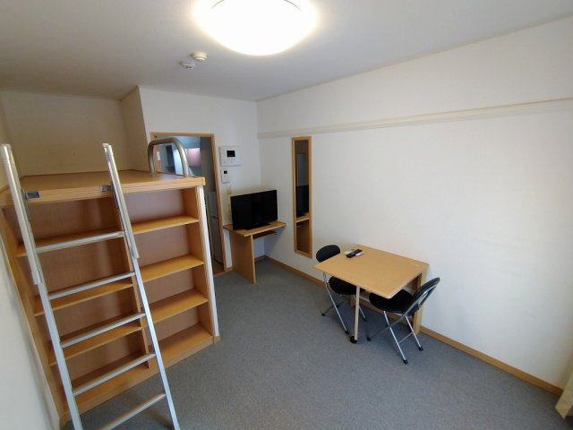 レオパレスＦｏｒ　ｙｏｕの居間・リビング|1階はフローリング仕様です。