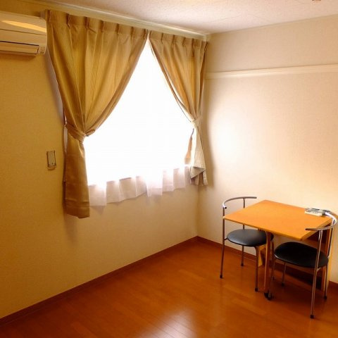 レオパレス鷹之台の居間・リビング