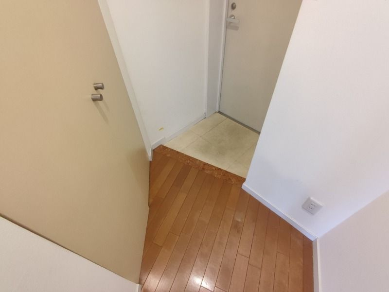 ラグジュアリーアパートメント森下の玄関