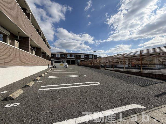 アベリア　４の駐車場