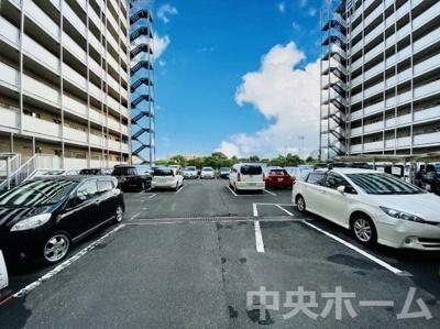 【駐車場】 | トーア辰巳マンション | 【敷地内駐車場】最新の空き状況や費用などの詳細は担当スタッフまでお問い合わせください。