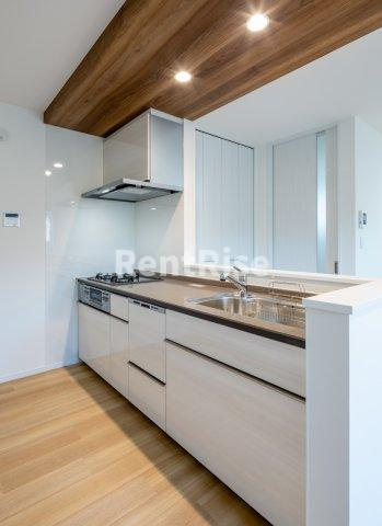 稲沢市陸田宮前１丁目の一戸建てのキッチン|参考写真です。現況優先。