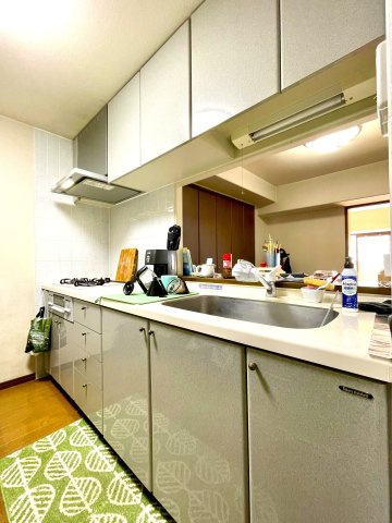 アルファステイツ知寄町のキッチン|リビング・ダイニングを見渡せる対面式キッチンで、会話を楽しみながら調理ができます。