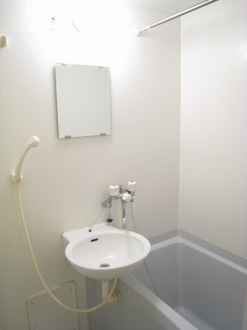 レオパレスソレイユの浴室|ゆったり過ごせるお風呂です