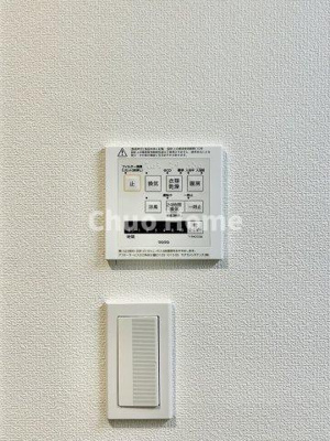 【内装】 | ラベルティ小岩 | 【浴室乾燥機】暖房・冷風・換気・乾燥が可能です。毎日を快適に過ごせるうれしい機能が揃っています。雨の日の洗濯物も安心です。