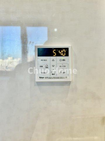 ラベルティ小岩の発電・温水設備|【給湯リモコン】外での一日を忘れさせてくれるオートバス機能でお好みの湯量・温度に調整された浴槽。