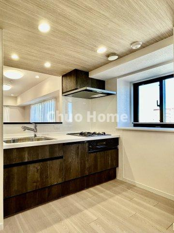 ラベルティ小岩のキッチン|ワイドで収納豊富なシステムキッチン