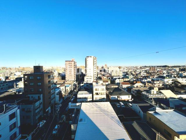 ラベルティ小岩の展望|手を伸ばせば、ふれることが出来そうな環境が、そのままインテリアになったような印象です。その豊かな眺望にふさわしい空間には、通風・採光にも優れ、心地よい光と風があふれています