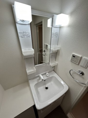 【洗面所】 | ヴィラ・リヴィエール | ヴィラ・リヴィエール　独立洗面化粧台