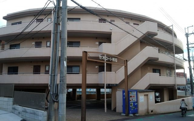 セオコート明石Ⅱ号棟の外観