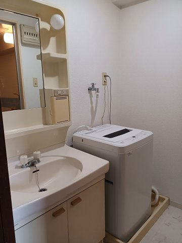 セオコート明石Ⅱ号棟の独立洗面台|使いやすい独立洗面台です