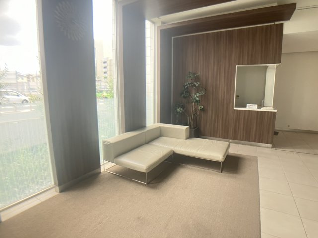 テラス本八幡のエントランス