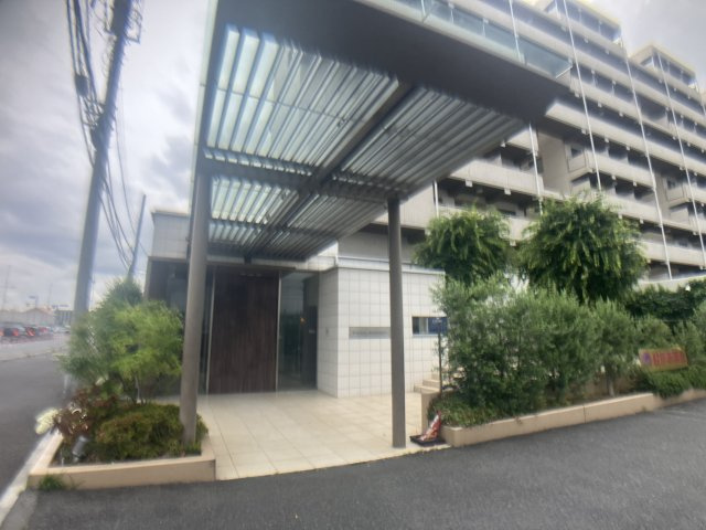 テラス本八幡のエントランス