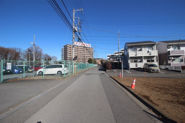 《分譲地》小山市若木町1丁目　全4区画の前面道路含む現地写真|西側接道を南側から撮影（2026年1月撮影）