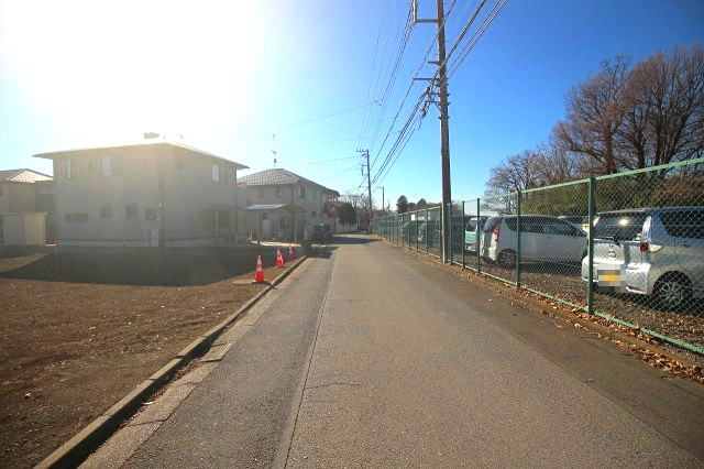 《分譲地》小山市若木町1丁目　全4区画の外観|西側接道を北側から撮影（2026年1月撮影）