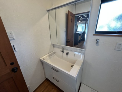 【独立洗面台】 | 三橋町蒲船津売家 | 朝の準備も爽やかに。家具のように美しい洗面化粧台！