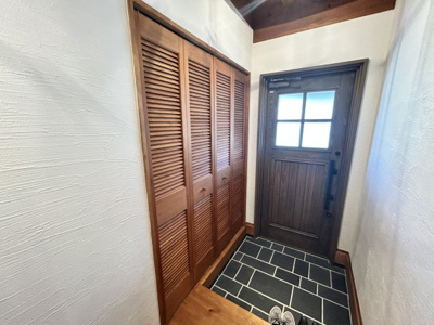 【玄関】 | 三橋町蒲船津売家 | 木のぬくもりが出迎える玄関。未入居ならではの清々しい空間！