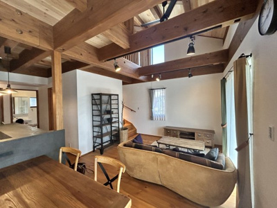 【居間・リビング】 | 三橋町蒲船津売家 | 関家具様のハイセンスな家具が映える未入居モデル！