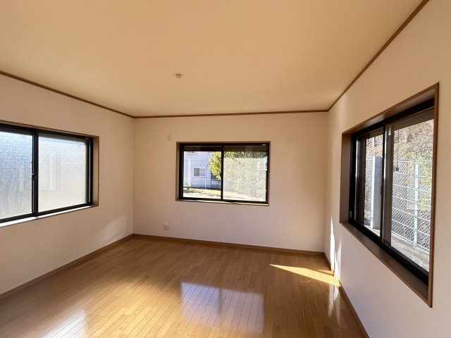 阿南市羽ノ浦町宮倉南浦中古戸建ての洋室