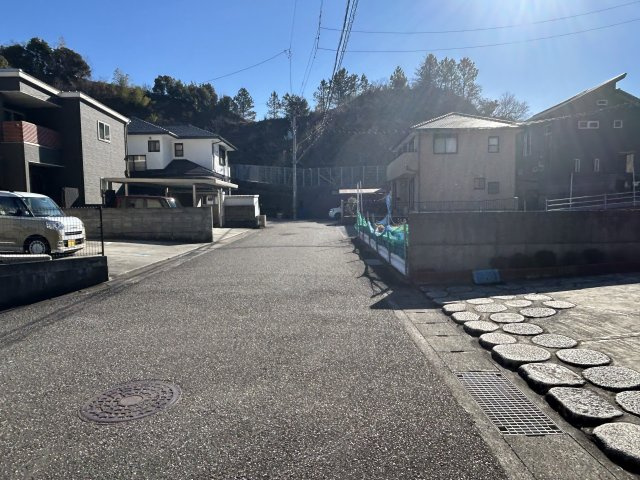阿南市羽ノ浦町宮倉南浦中古戸建ての前面道路含む現地写真