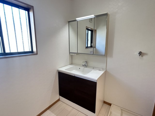 阿南市羽ノ浦町宮倉南浦中古戸建ての洗面所