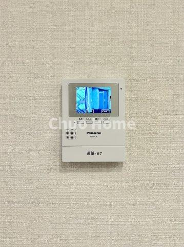 ジョイフル門前仲町第１のセキュリティ|【モニターホン】誰が来たかすぐにわかるカラーモニター付きインターホン。通話ボタンを押すまでは室内の音は漏れていませんので相手を確かめてから応対できます。