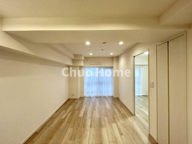 ジョイフル門前仲町第１の居間・リビング|【リビングダイニング】一日の中で多くの時間を過すことになるリビングダイニングだからこそ、いつも穏やかな空間であることが必然。爽やかな通風と採光を存分に感じる事が出来る空間です。