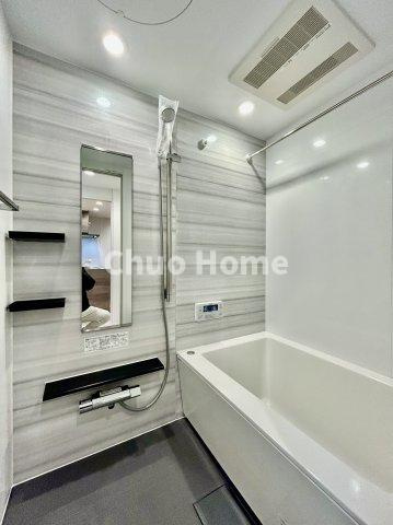 ジョイフル門前仲町第１の浴室|【バスルーム】暖房換気乾燥機付きシステムバスルーム。暖房・冷風・換気・乾燥など、毎日を快適に過ごせるうれしい機能が揃っています。雨の日の洗濯物も安心です。