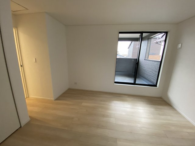 1/13価格変更♪【佐糠町第8／5号棟】　新築建売住宅　◇◆＼期間限定キャンペーン開催♪／◇◆の洋室|■□■居室の写真です■□■　
木の温もりがナチュラルでくつろげる空間ですね。