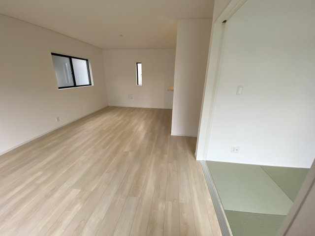 1/13価格変更♪【佐糠町第8／5号棟】　新築建売住宅　◇◆＼期間限定キャンペーン開催♪／◇◆の居間・リビング|■□■リビングの写真です■□■　家族団らんの時間が増えそうなリビングですね。