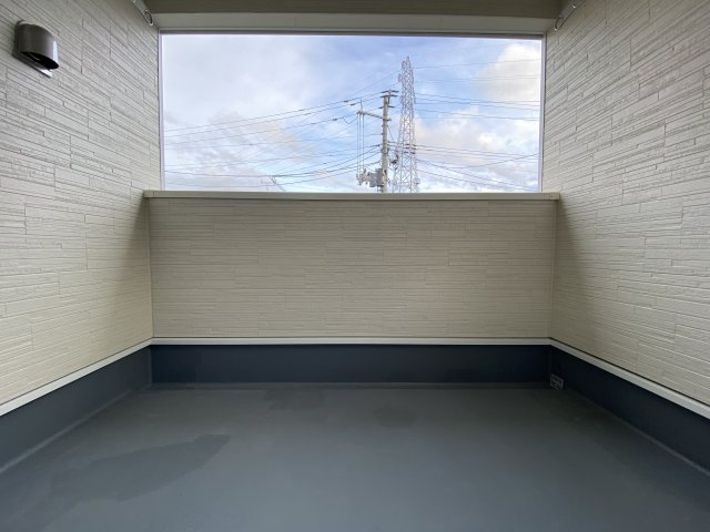 見るだけOK♪【佐糠町第8　全5棟／4号棟】　新築建売住宅　価格を抑えた新邸！のバルコニー|■□■バルコニーの写真です■□■　お布団なども充分に干せる広さがございます。