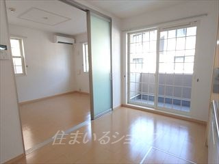 シャン・ド・フルールの居間・リビング|エアコン付き