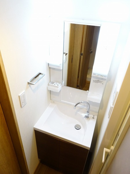ハーモニーレジデンスクロスゲートの洗面所|ゆったりとスペースのある洗面所