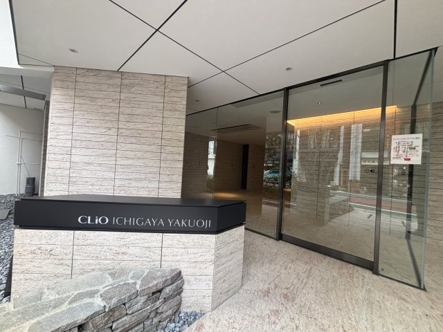 クリオ市谷薬王寺のエントランス