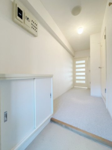 中古マンションの玄関|玄関には下駄箱付♪