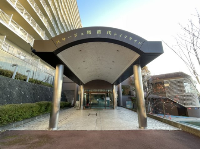 中古マンション|マンションエントランス。オートロック付きです。管理人もおります。