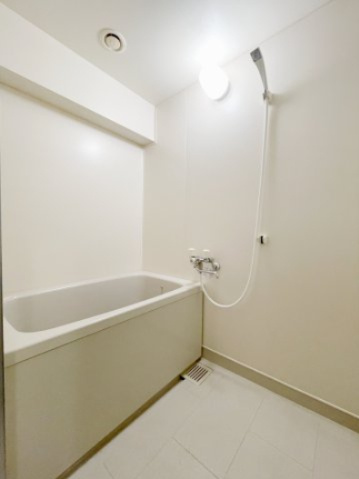 中古マンションの浴室|大浴場がございますがお部屋にもバスルームあり。