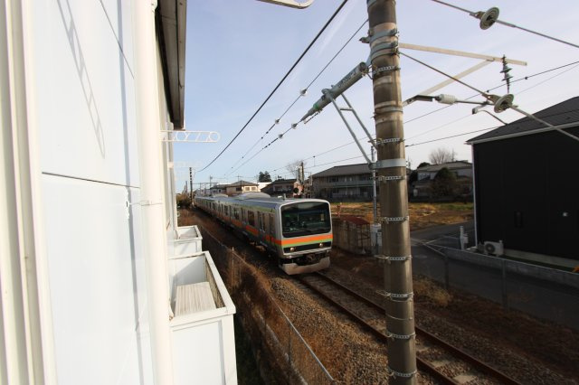 プチ・フルールの展望|外の風景です。線路が近いですが、本数も少なく単線・4両編成の為、あまり気にならない方が多いです。電車が好きな方はいかがでしょうか？