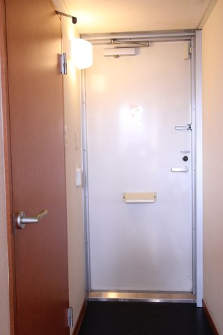 プチ・フルールの玄関|明るい玄関です