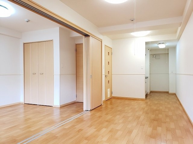 フォンテーヌ　（玉串町西）の居間・リビング