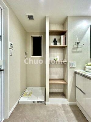 【ランドリースペース】 | サンクタス南葛西 | 【ランドリースペース】担当者がスケールを持ち歩いておりますので、ご見学時には現在お使いの洗濯機などがきちんと収まるかなどもチェックして下さい。見学前に測っておくと非常に便利だと思います。