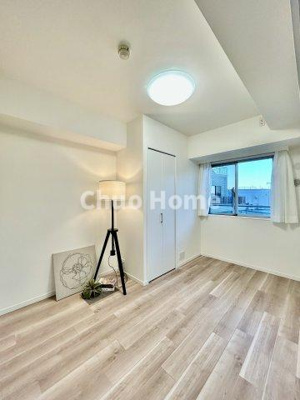 【寝室】 | サンクタス南葛西 | 【寝室】心と体をゆったりと安らげる主寝室。寝室のゆとりが大きい分だけ、暮らしの安らぎは深まります。一日の疲れを癒すだけでなく、ご夫婦の親密な語らいを紡ぎ出します