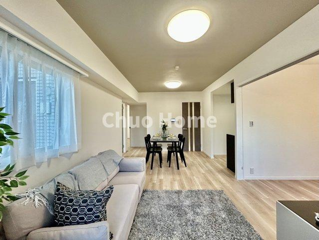 サンクタス南葛西の居間・リビング|【居間・リビング】「ＬＤＫは家族団らんをデザイン」広いＬＤＫでは家族が集まり一緒の時間を過ごせる工夫がされております。何気ない一日の当たり前のひとコマがいつか一生の宝物になります