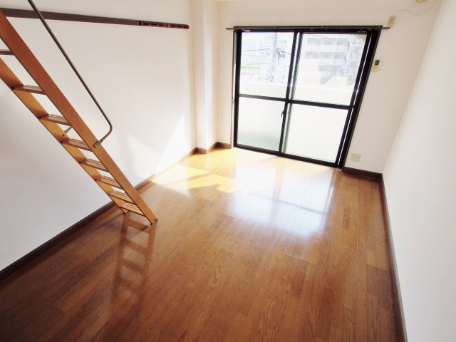 レジデンス京才の居間・リビング