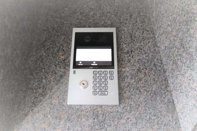 コーラル京王堀之内の防犯設備|～オートロック付き、防犯性も安心です～