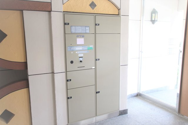 コーラル京王堀之内の設備|～不在時の荷物受け取りに大変便利な宅配BOX～