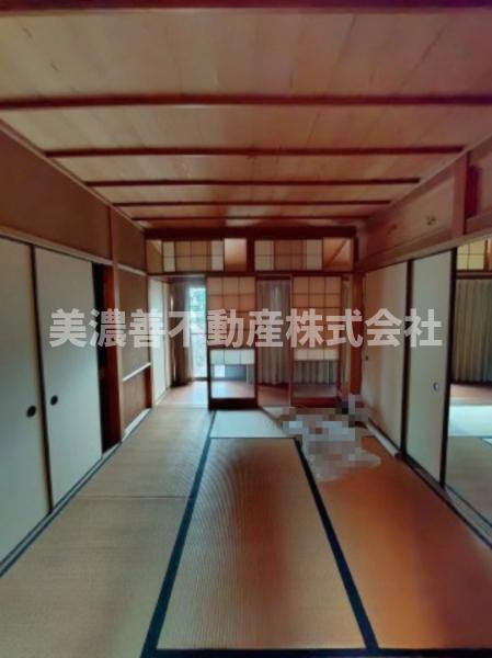 ６６０８２　岐阜市津島町中古戸建ての和室|1階東南　6帖